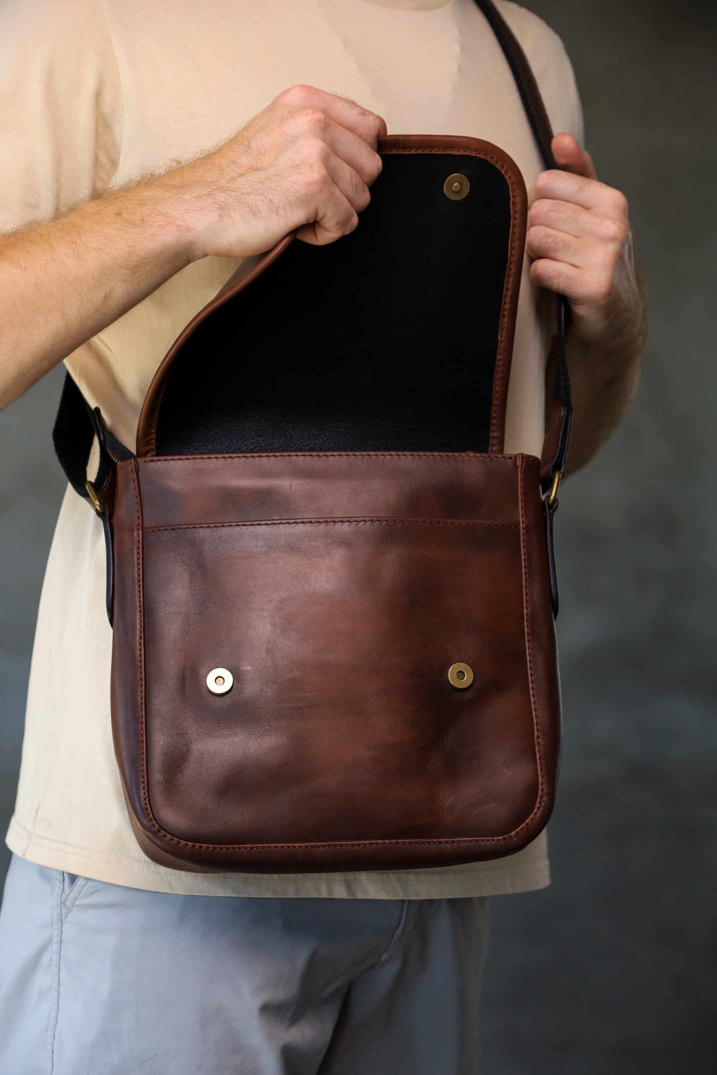 Personalized shoulder bag, men’s leather bag, Brown Messenger bag, crossbody bag