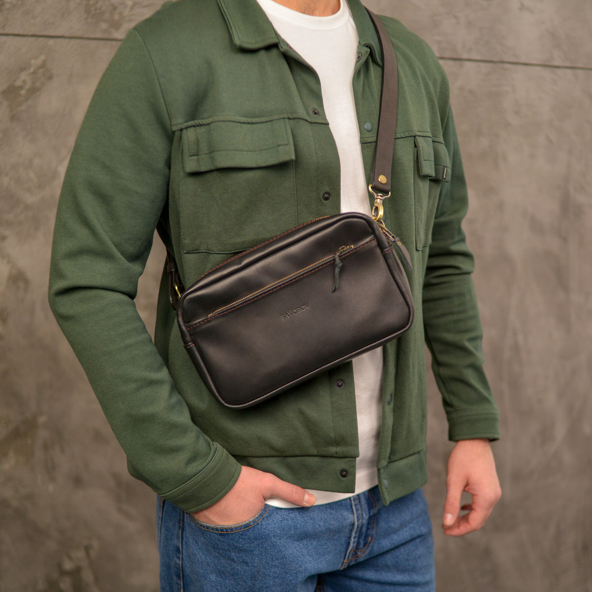 Black men shoulder bag, Handmade Leather Mens Bag Crossbody, Personalized Full Grain Leather bag