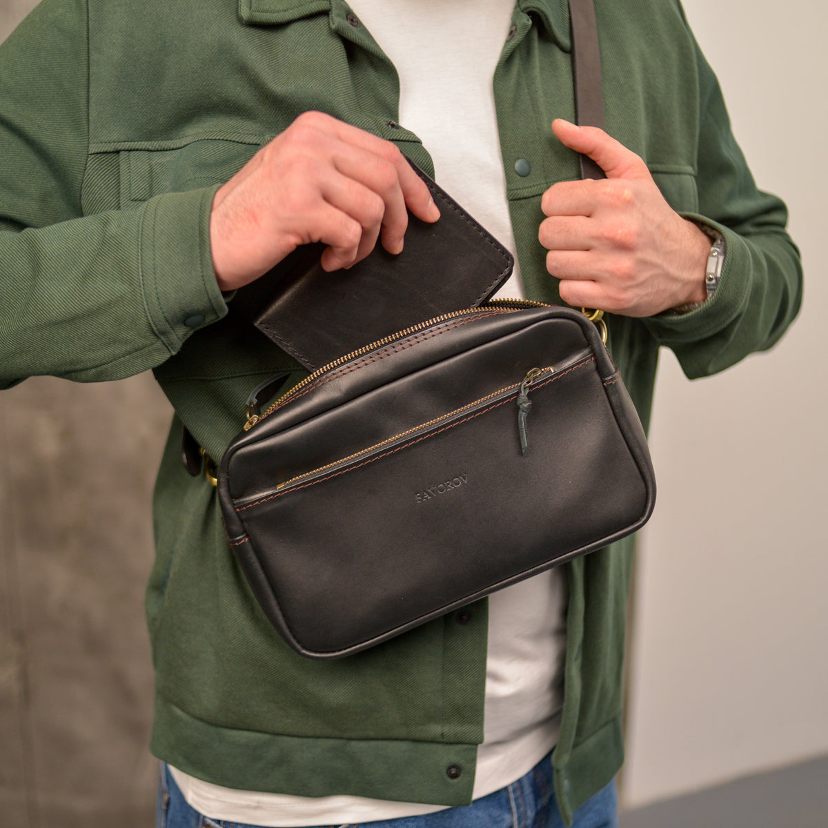 Black men shoulder bag, Handmade Leather Mens Bag Crossbody, Personalized Full Grain Leather bag