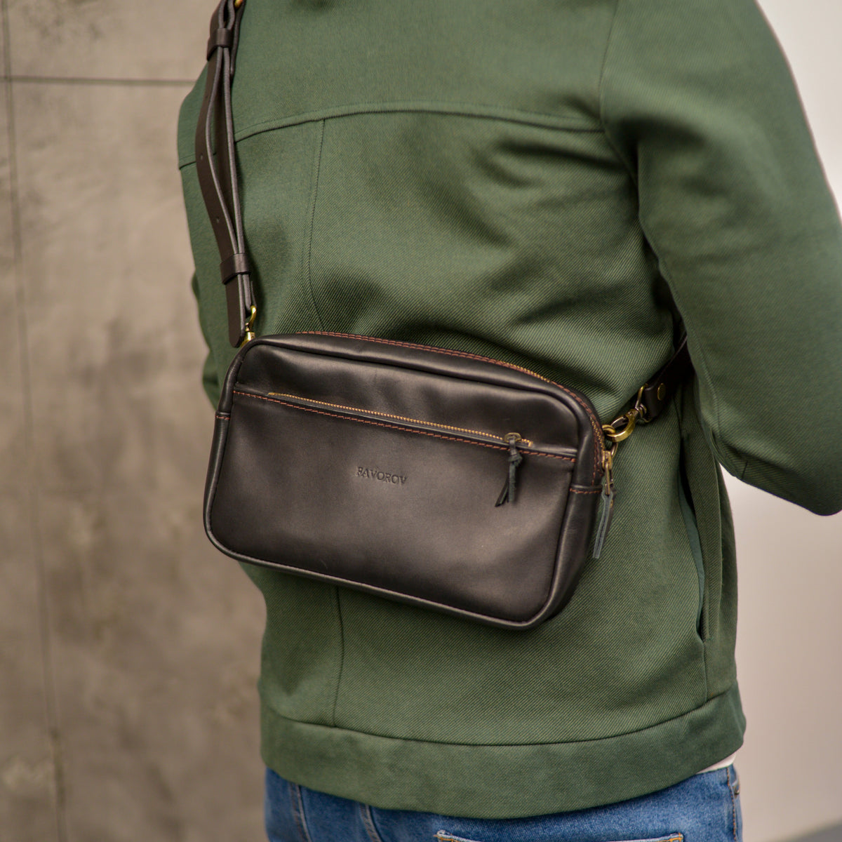 Black men shoulder bag, Handmade Leather Mens Bag Crossbody, Personalized Full Grain Leather bag