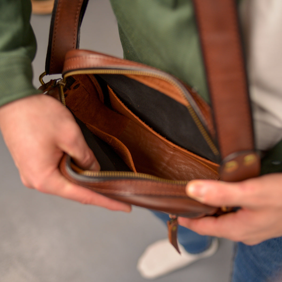 Personalized Full Grain Leather bag, Gift for men, Tablet Bag, leather crossbody bag, Satchel Bag, Messenger bag