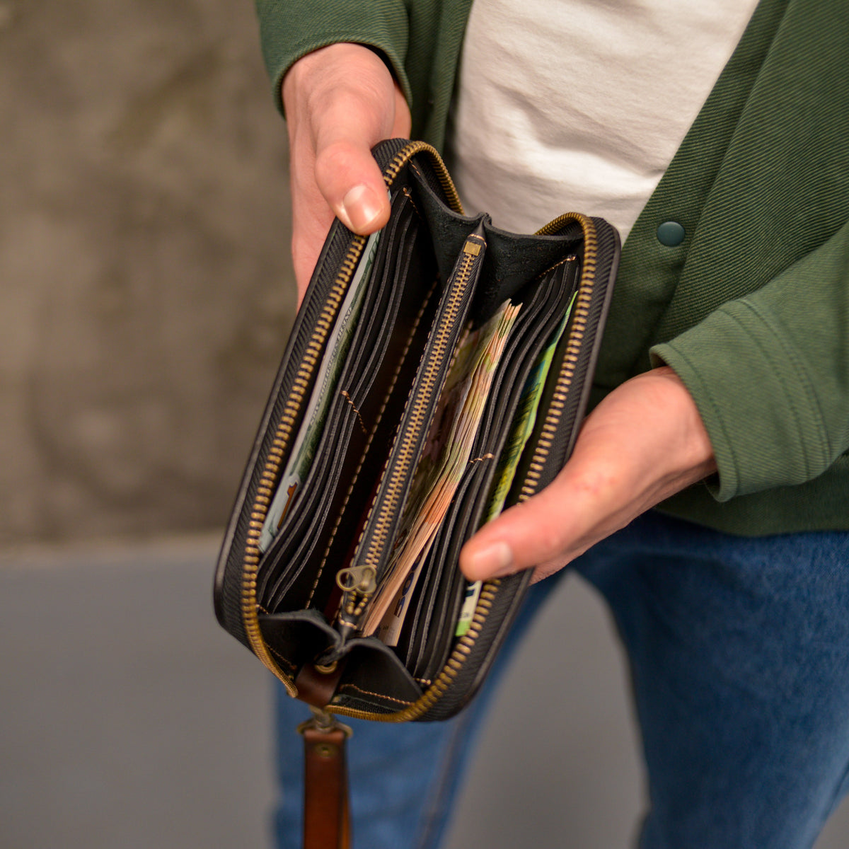 Brown Leather Clutch, Full Grain Leather Clutch, Brown men's leather wallet, Zipped wallet, Wrist Bag, Men's purse